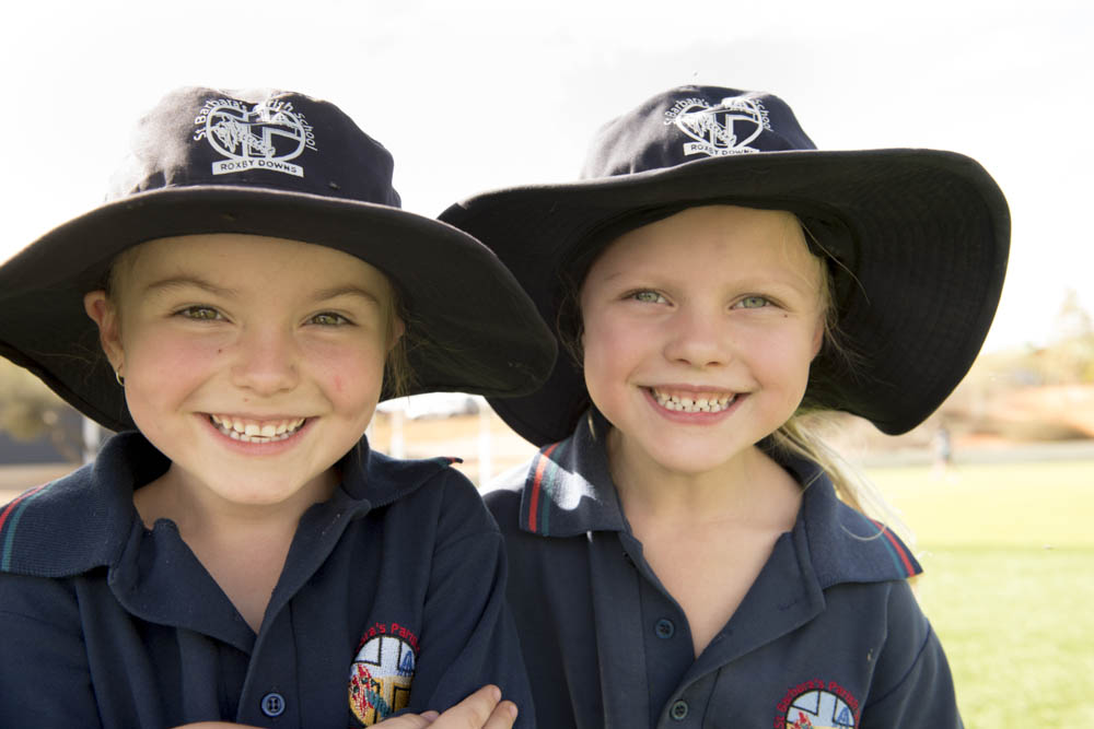 2 girls hats on